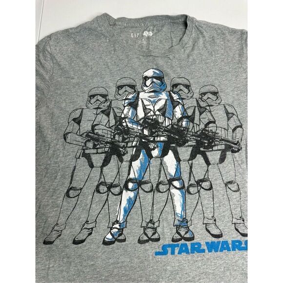 STAR WARS T SHIRT | GAP x STAR WARS COLLAB STORM TROOPER MEDIUM GRAY T SHIRT - Picture 3 of 7